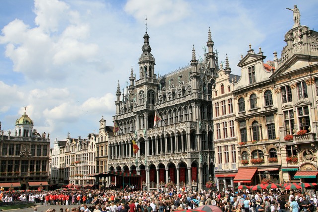 「世界一豪華な広場」ベルギーの世界遺産・グランプラスが美しすぎる