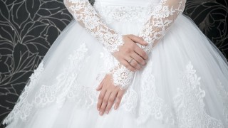 【花嫁に聞いた実話】ウェディングドレスにまつわる後悔例