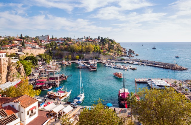 青い海も街歩きも楽しめる地中海リゾート、トルコのアンタルヤが素敵！