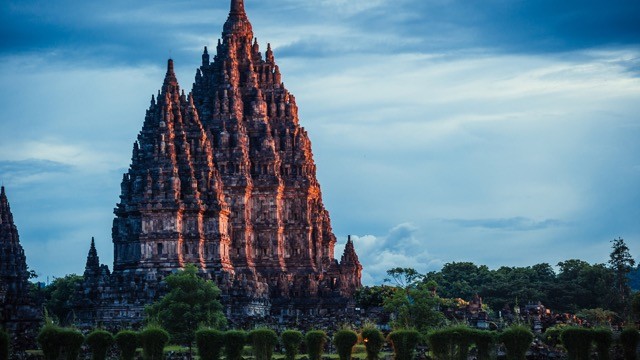 インドネシア】ジャワ島の世界遺産「プランバナン」が神秘的 | TABIZINE～人生に旅心を～