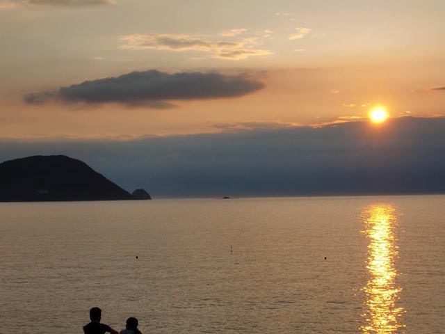 玄界灘に浮かぶ小さな宝石　志賀島　魅惑の夕日と島グルメ