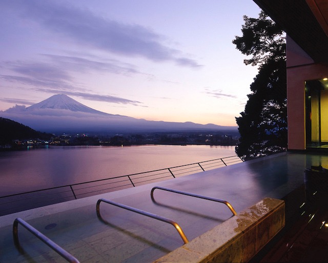 週末に気軽に訪れたい、富士山を望む絶景の温泉宿３選