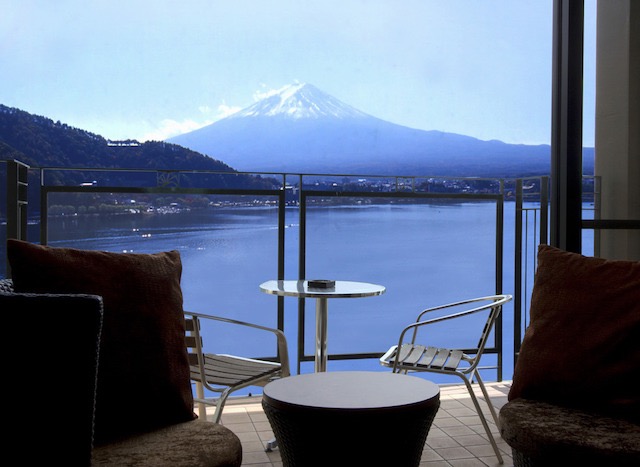 週末に気軽に訪れたい、富士山を望む絶景の温泉宿３選
