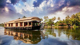 ハネムーンは南インドに決定？秘境ケララで魅惑のハウスボートトリップ