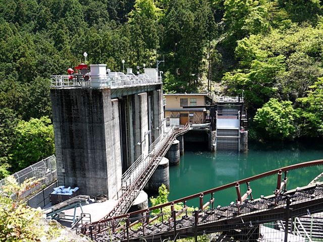 湖にダムに温泉も。東京なのに大自然溢れる奥多摩を楽しむ