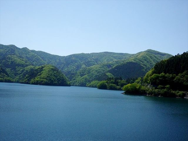 湖にダムに温泉も。東京なのに大自然溢れる奥多摩を楽しむ