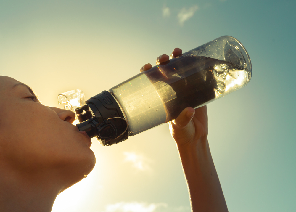 1日にペットボトル飲料を2本以上飲む人は要注意！夏に注意したい「ペットボトル症候群」