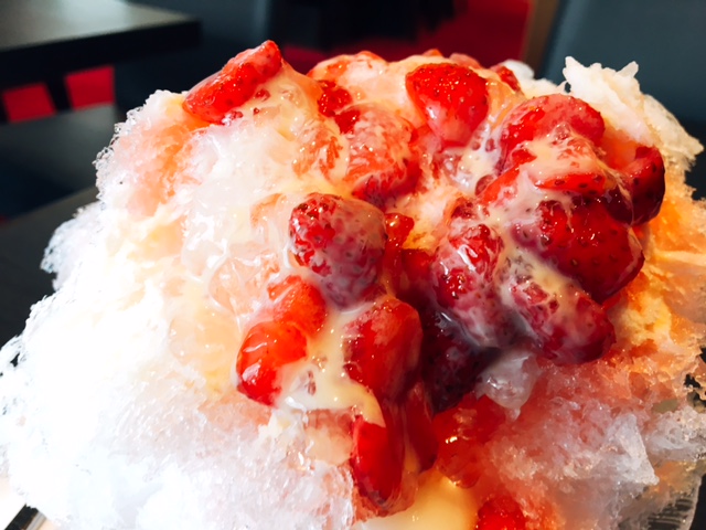 和菓子屋さんが自社蜜で作る！暑い日に恋しい苺シロップの氷「香炉庵」