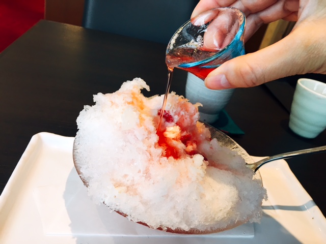 和菓子屋さんが自社蜜で作る！暑い日に恋しい苺シロップの氷「香炉庵」