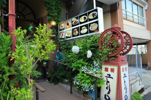 【箱根】１週間かけて野菜やスパイスを凝縮したカレー。画廊喫茶ユトリロ