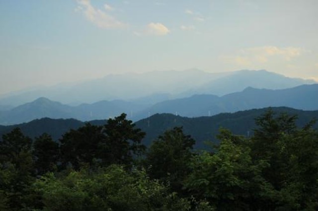 東京の夜景を見ながら、大自然の中でビール。高尾山ビアマウントで夏を満喫