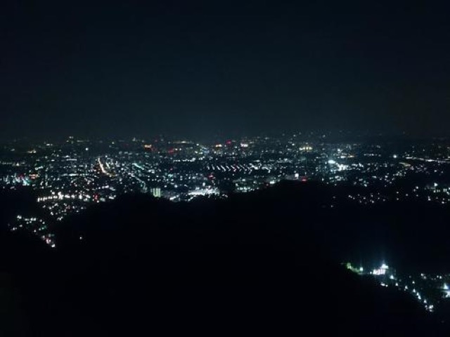 東京の夜景を見ながら、大自然の中でビール。高尾山ビアマウントで夏を満喫