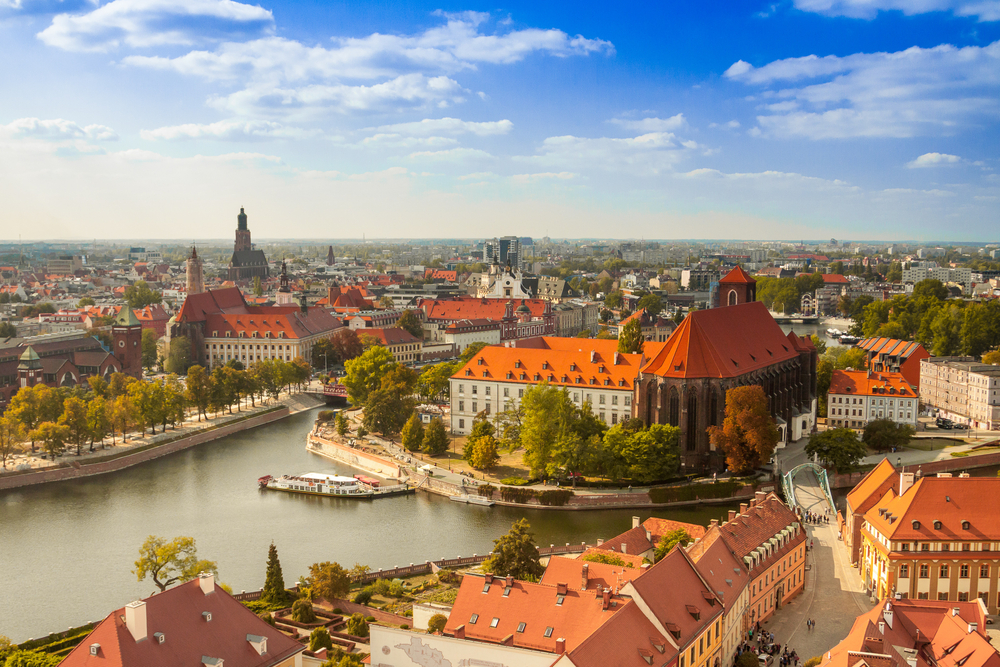 海外一人旅！初心者・女性にもおすすめの国はどこ？／第12 回「ポーランドで中世の街と可愛い陶器に出会う」