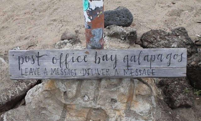 届くかどうかは運次第。旅人が手紙を運ぶガラパゴス諸島の無人郵便局