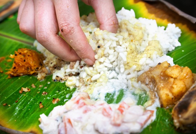 東南アジアで必食！ カレーとご飯が食べ放題の「バナナリーフ・ライス」
