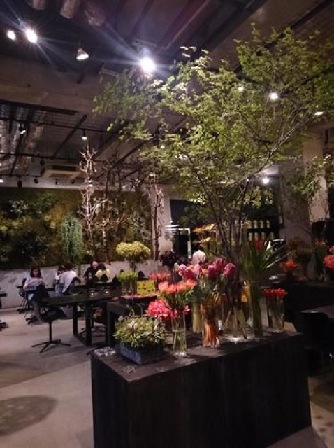 【表参道】美しい花と緑に囲まれてお茶ができる。花屋併設の素敵カフェ
