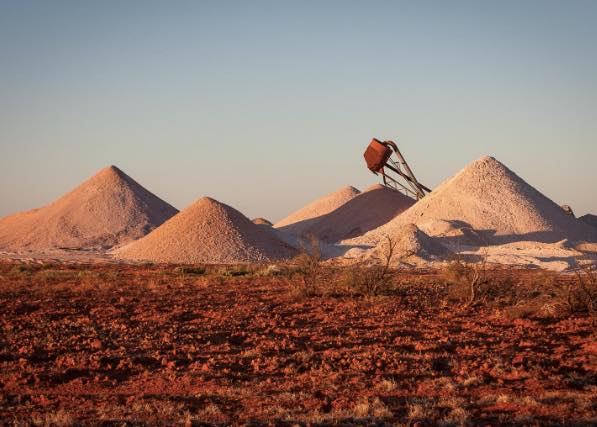 まるで火星のよう！　摩訶不思議なオーストラリアの地下都市「クーバーペディ」