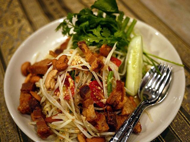 バンコクで一番おいしいと評判のタイ料理店。タイの宮中料理をご賞味あれ！
