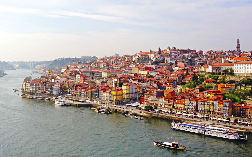 流行のウェーブはもうすぐそこまで！ポルトガルに行くべき６つの理由
