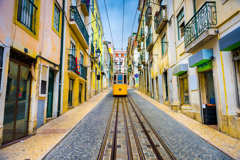 流行のウェーブはもうすぐそこまで！ポルトガルに行くべき６つの理由