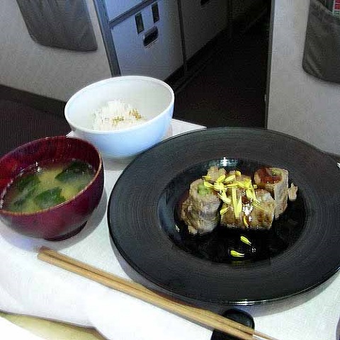 ガルーダインドネシア航空「関西～デンパサール」ビジネスクラスの機内食