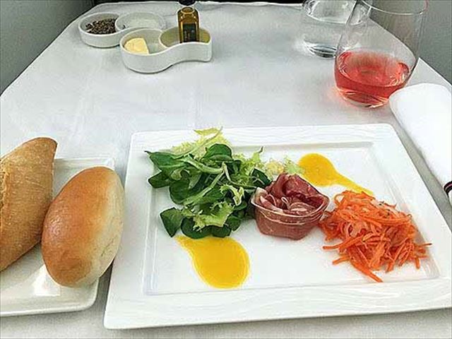 ＡＮＡ(全日空)「パリ～成田」ビジネスクラスの機内食をレポ
