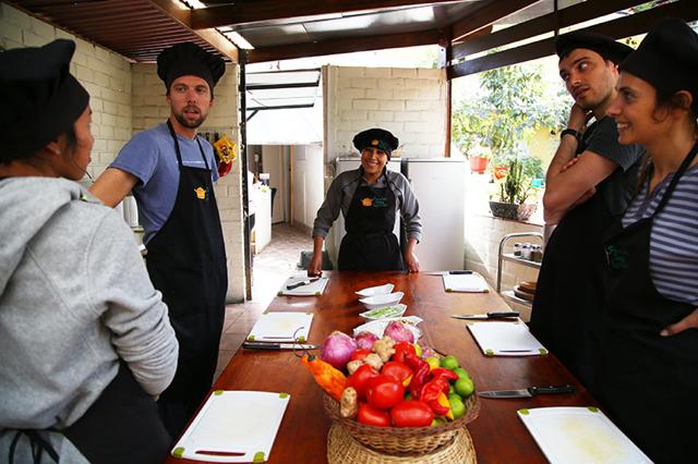 世界の人と一緒に現地の味が習える！ペルーのアレキパでお料理教室体験