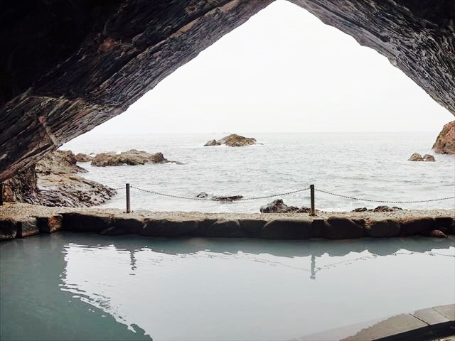 【和歌山】一面の海を眺めながら癒される。絶景の洞窟露天風呂に行ってきた