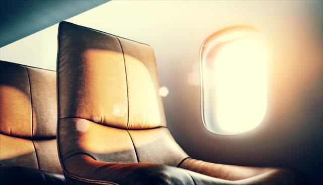 飛行機での長旅の参考に！エコノミークラスの旅を快適に楽しむ方法10選