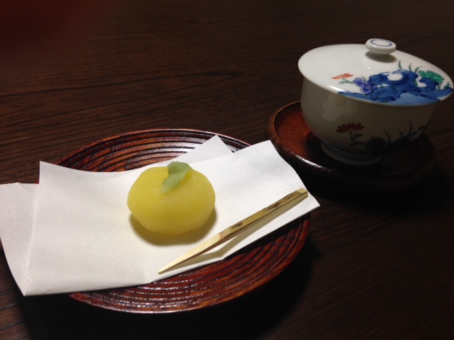 旅のマナーに関する連載クイズ【４】喫茶編・お茶と和菓子はどちらから食べる？