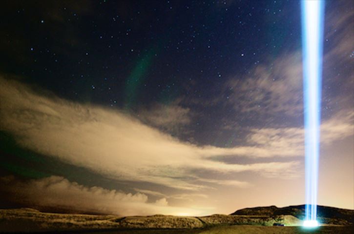 ジョンレノンを想う光　アイスランドの夜空を照らすイマジンピースタワー