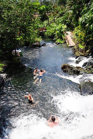 一生に一度は行ってみたい！すべての川が温泉？コスタリカ熱帯雨林にある温泉
