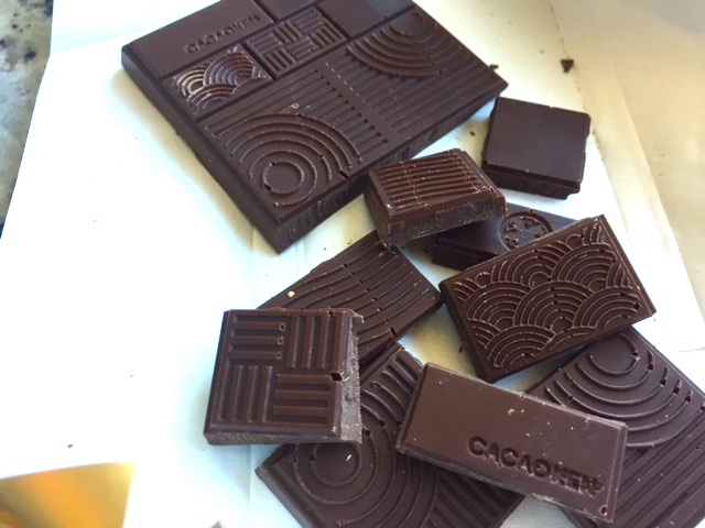 ベトナムにカカオの木を買って届いた「チョコレートヌーヴォー」を食べてみた