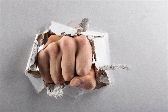 今年のイライラは今年のうちに!思いっきりモノを「壊せる」新感覚の体験施設