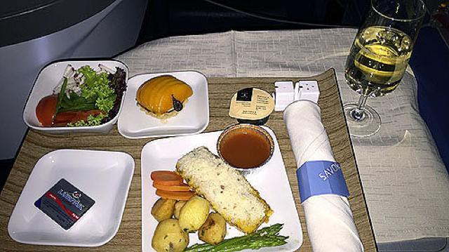 機内食レポート。デルタ航空「マニラ～成田」ビジネスクラス