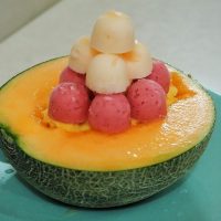 SNSで自慢したい、メロンのお皿にアイスが山盛り！台南「泰成水果店」のフルーツデザート