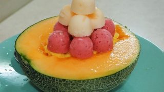 SNSで自慢したい、メロンのお皿にアイスが山盛り！台南「泰成水果店」のフルーツデザート