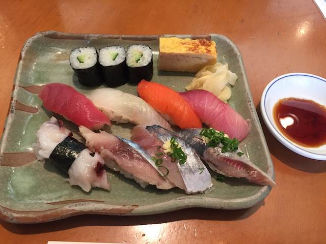 【新宿】コスパ最強の絶品海鮮丼！ 大盛りでも750円の「みこちゃん丼」とは？