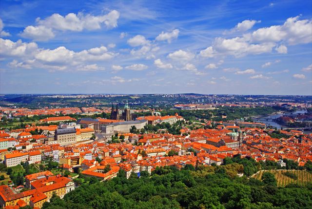 「百塔の街」を実感、世界遺産の街・プラハの絶景が楽しめるビュースポット4選
