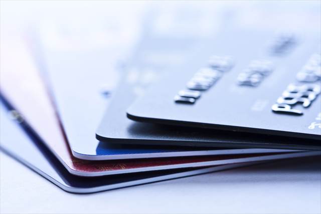 クレジットカードを皆は何枚持っている？ 毎月いくら使っているの？