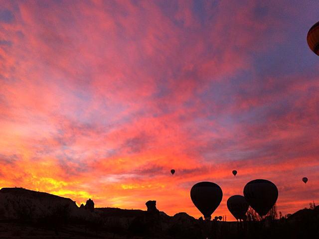 一生に一度は見たい空からの絶景ートルコ・カッパドキア気球フライト