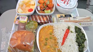 【機内食で世界巡り】エミレーツ航空 機内特別食「アジア風ベジタリアンミール」