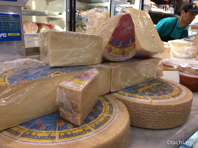 【ニューヨーク】極上のチーズとプロシュート。100年間良質の味と対面販売を守ってきたイタリアン・デリ