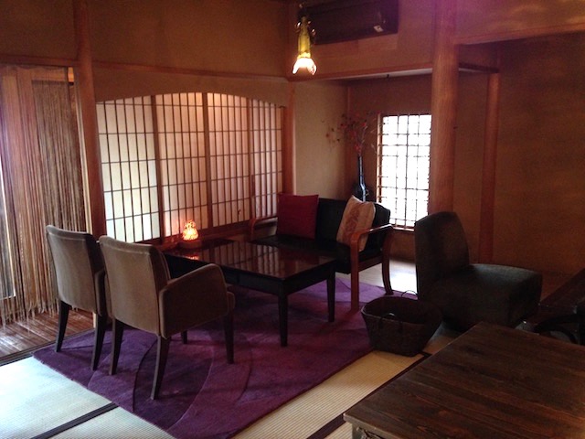 たどり着くのに覚悟が必要！？横須賀の山の上に佇む超隠れ家カフェ「ツキコヤ」