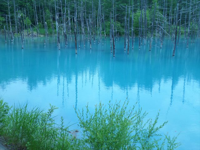 奥底まで覗いてみたいミステリアス・ブルー　世界の美しい湖