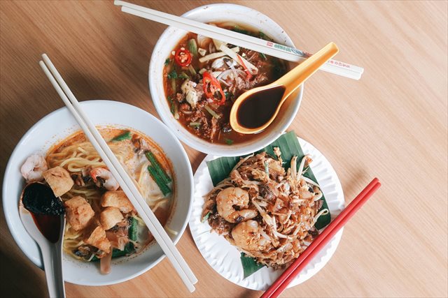 【東南アジアの食事マナー】スプーンとフォークでいただきます！