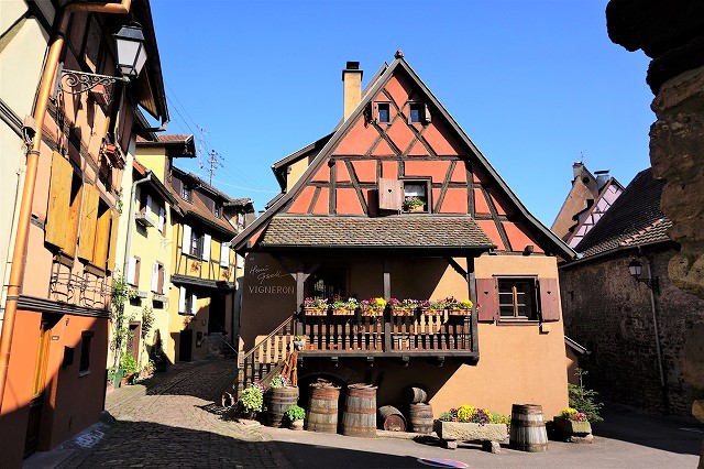 コウノトリが舞うフランスの最も美しい村、エギスハイムはまるで絵本の世界
