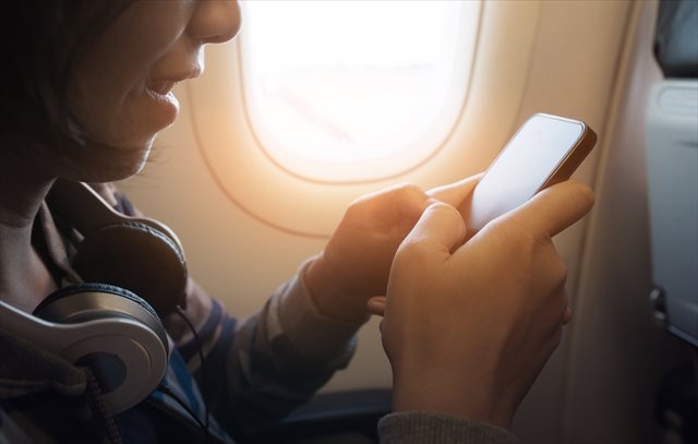 「離発着時、機内での携帯電話等の電子機器の使用はお控えください」もし使っていると、いったいどうなる？