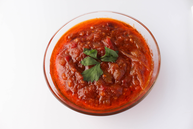 【簡単バリ料理】シェフ直伝！ おいしいと評判の「サンバル・トマト」を作ってみよう