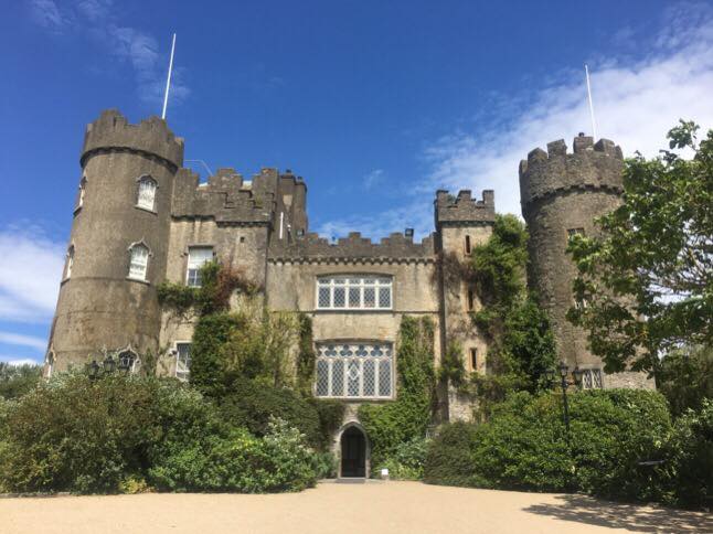 【アイルランド】幽霊の出るお城！？マラハイド城へ。アイリッシュレイルでプチ旅行気分